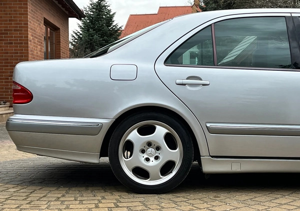 Mercedes-Benz Klasa E cena 15950 przebieg: 228000, rok produkcji 2001 z Żukowo małe 137